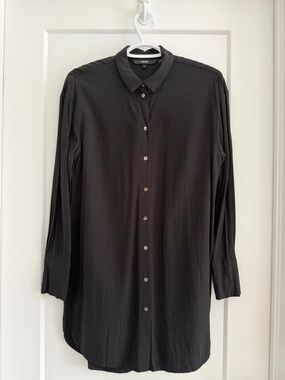 Women’s Black Long-Sleeve Button-Up Shirt